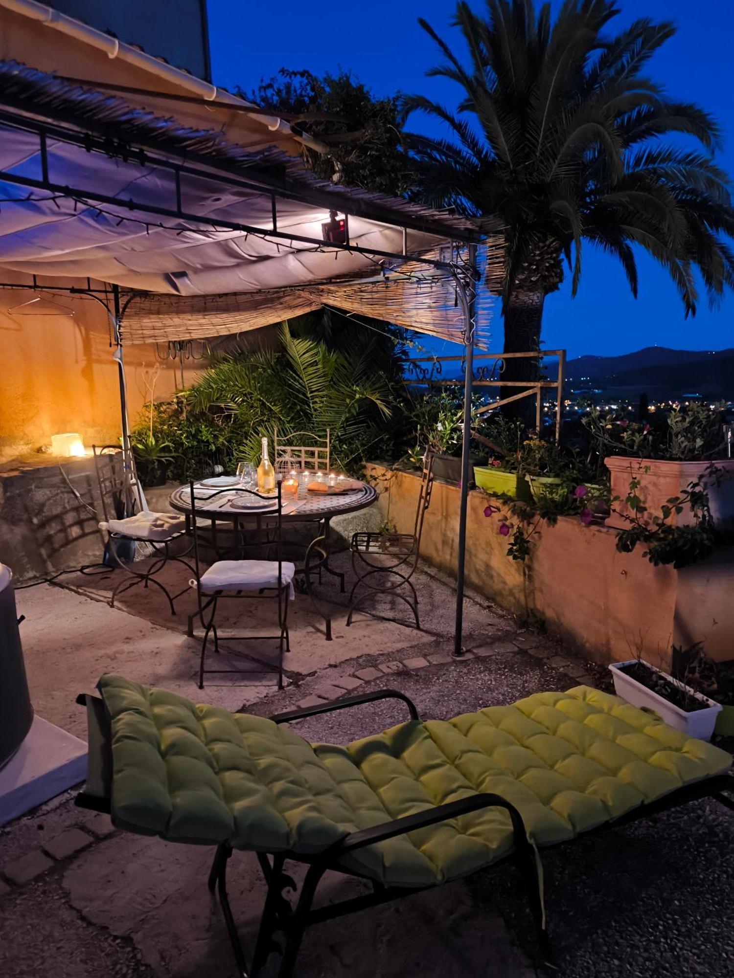 Love-Room Discret 40 M2 Bormes Les Mimosas Village Avec Terrasse エクステリア 写真