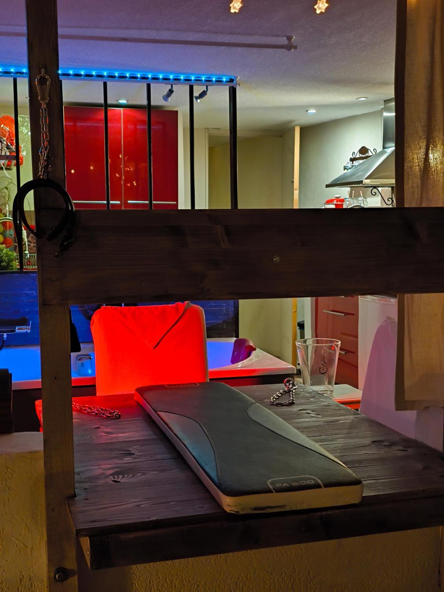 Love-Room Discret 40 M2 Bormes Les Mimosas Village Avec Terrasse エクステリア 写真