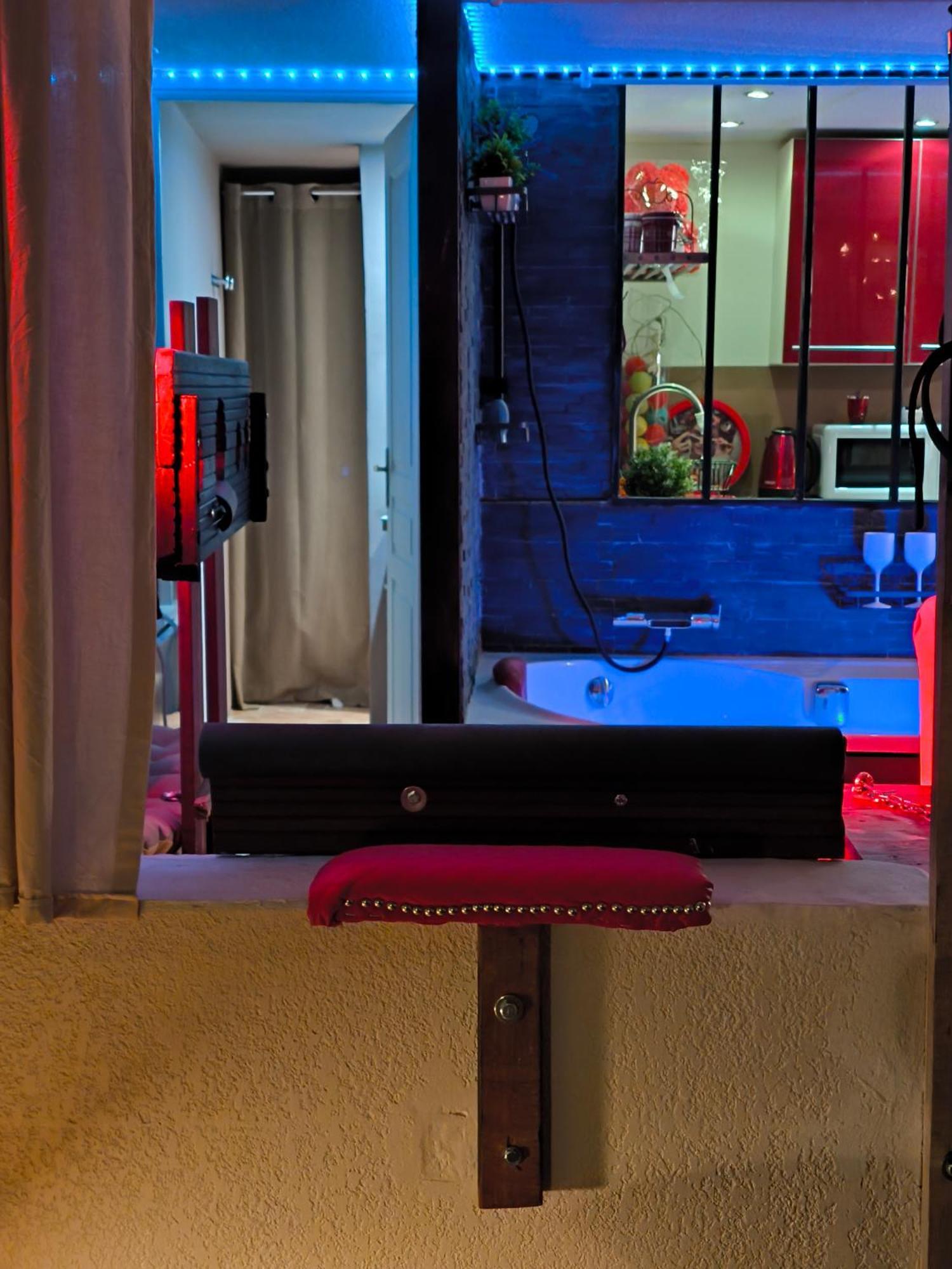 Love-Room Discret 40 M2 Bormes Les Mimosas Village Avec Terrasse エクステリア 写真