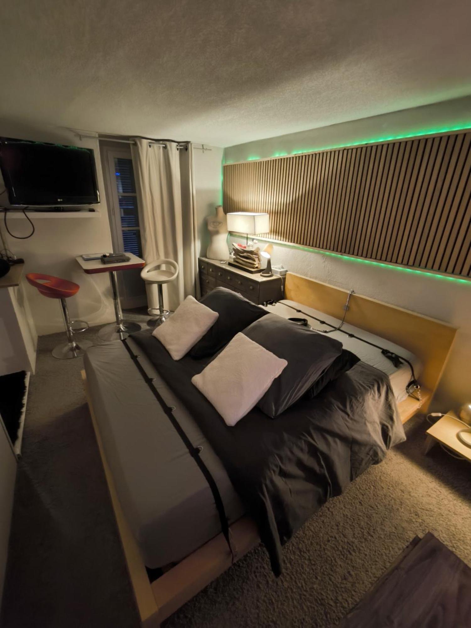 Love-Room Discret 40 M2 Bormes Les Mimosas Village Avec Terrasse エクステリア 写真