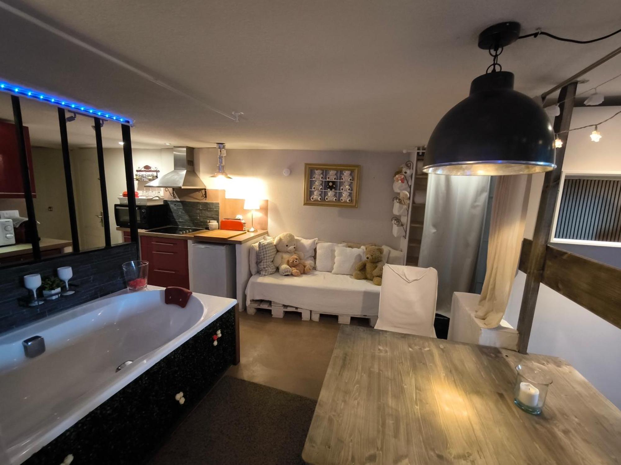 Love-Room Discret 40 M2 Bormes Les Mimosas Village Avec Terrasse エクステリア 写真