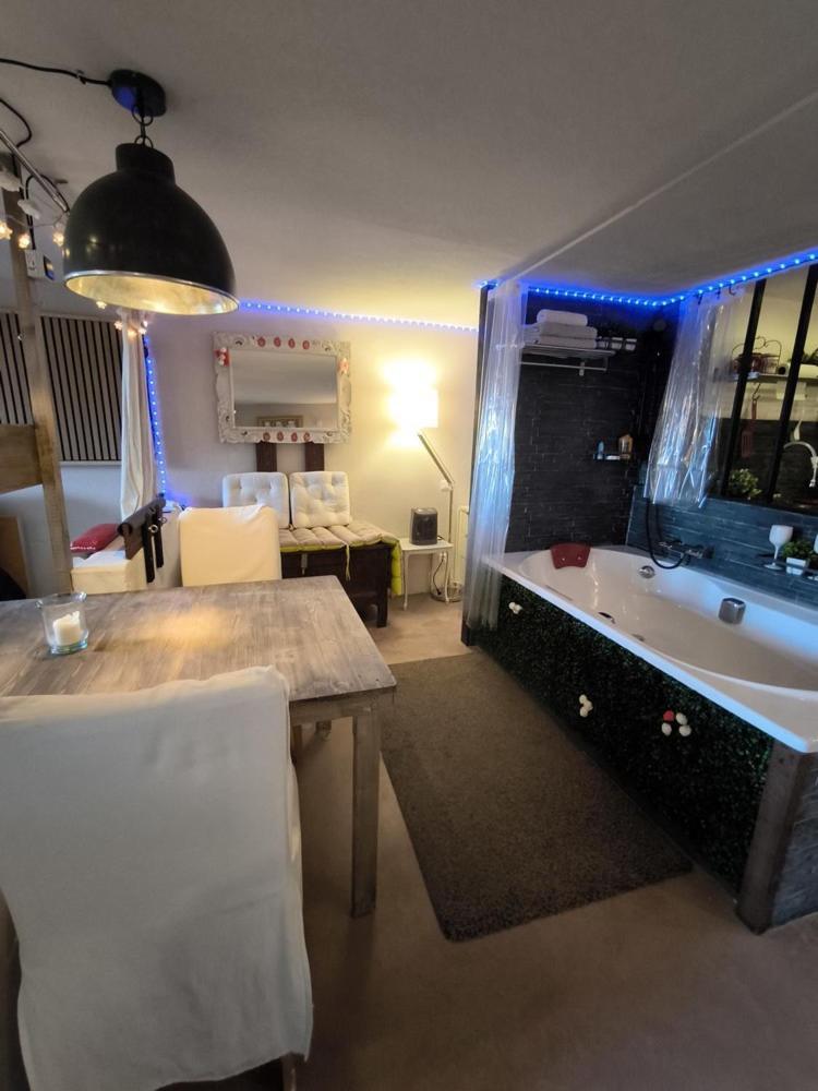 Love-Room Discret 40 M2 Bormes Les Mimosas Village Avec Terrasse エクステリア 写真